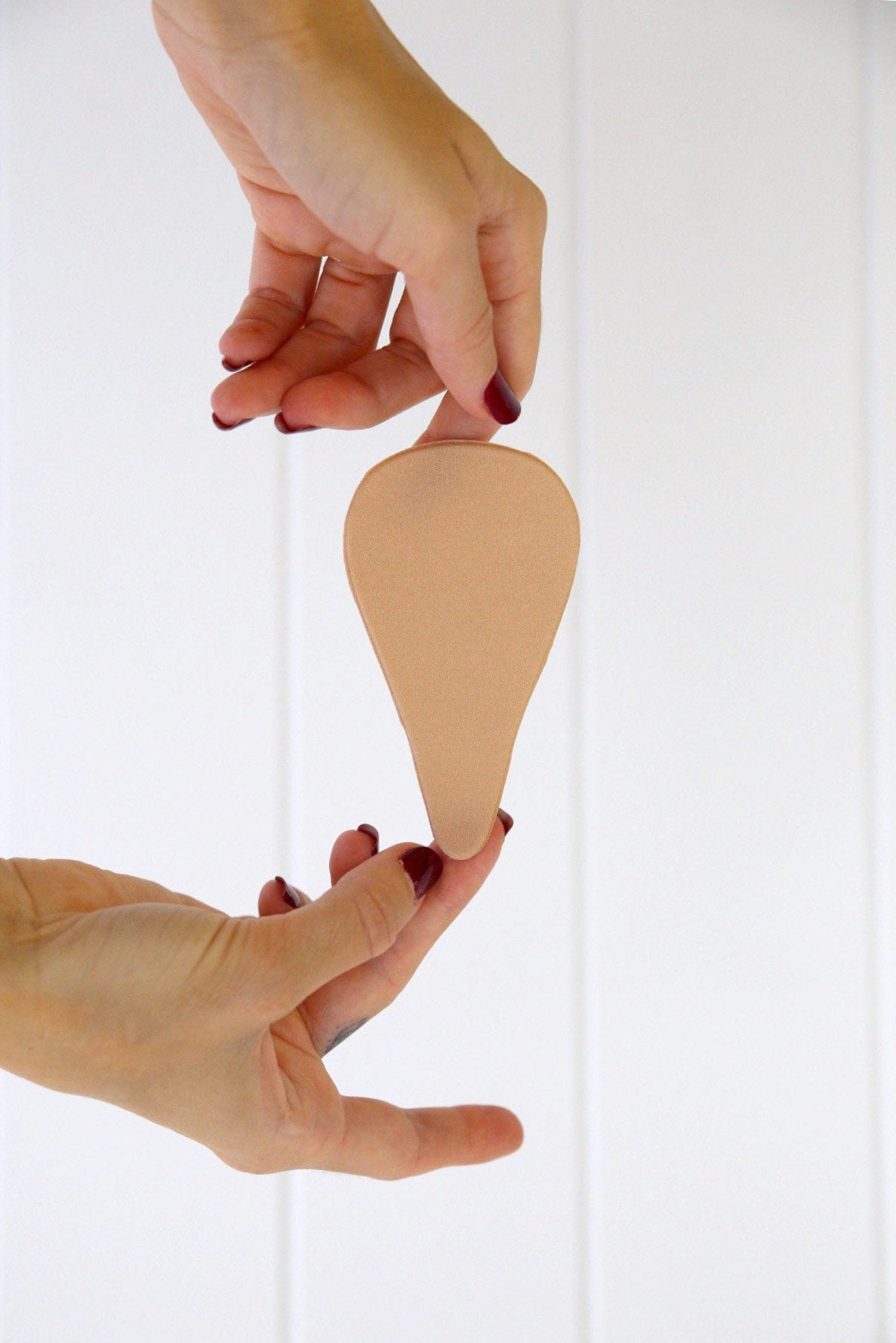 STEP1_HOW_TO_PLACE_YOUR_CAMELTOE_CONCEALER